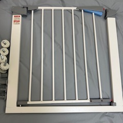 ベビースチールゲート　ベビーフェンス　XY-P005 高さ61cm 幅68〜81cm ペットフェンス　2個セットの画像