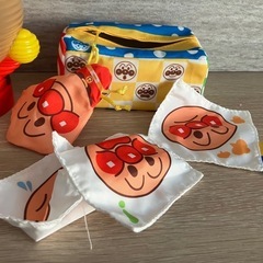 アンパンマン提灯とティッシュ遊びの画像