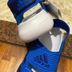 新品タグ付✨adidas✨サンダル✨22.0㎝✨キッズ✨子供用品✨　男女兼用の画像