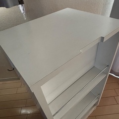 ルーター置き場付き電話台の画像