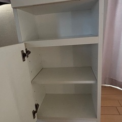 ルーター置き場付き電話台の画像