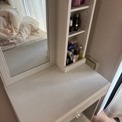 ニトリ　ドレッサー　椅子　白の画像
