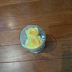 黄色い花の造花の画像