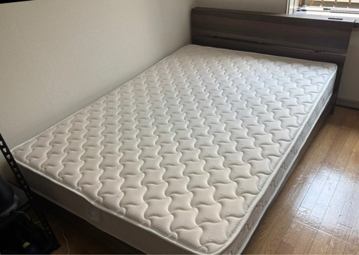 売り切り　使用浅め　ダブルベッド