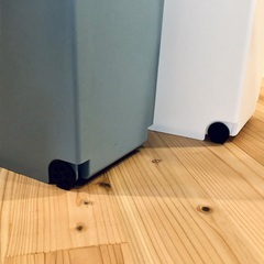 【ほぼ新品】キャスター＆袋留め付きスライド蓋付きスリムキッチンゴミ箱［日本製］ ＜30L＞の画像