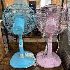 ハローキティ好き必見🎀 キティ×レトロ🌈✨️ 2,000年製‼️ リビング扇風機 ブルー ピンク  HELLO KITTY 家電 リモコンなし FRS-793  扇風機 説明書  平成レトロ ドウシシャの画像
