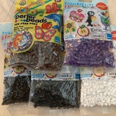 アイロンビーズ　パーラービーズ　
大量　白　黒　中古品の画像