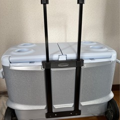 未使用品・Rubbermaid キャスター付 大型クーラーボックス の画像
