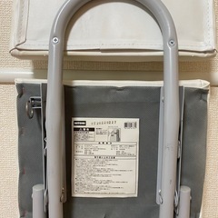 折りたためるハイチェアの画像