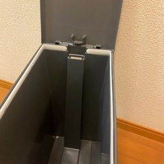ゴミ箱の画像