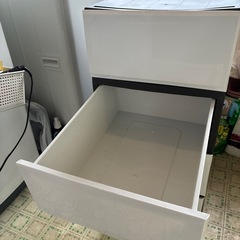 4段プラ衣装ケースの画像