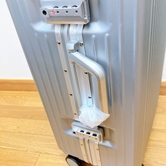 新品未使用品　キャリーケース　M の画像