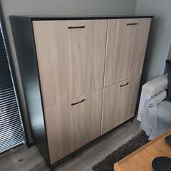無料 ほぼ新品の椅子とキャビネットの画像