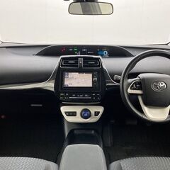 【世界トップクラスの燃費性能と環境性能を誇るハイブリッドカーの代表格🚗✨】今回は【トヨタ プリウス 　Ｓ】を紹介！の画像