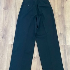 UNIQLOタックワイドパンツ黒（丈標準） の画像