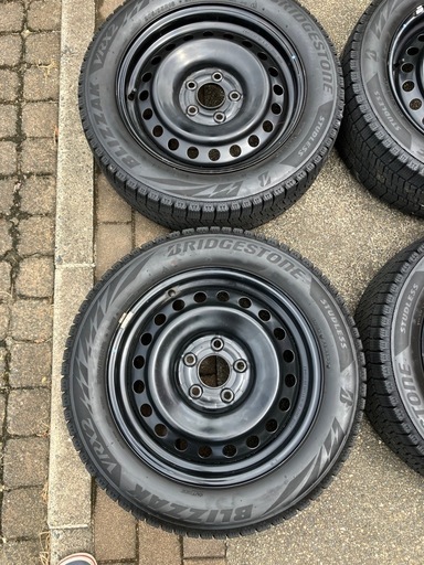 更新・値下げ　 週末限定　ブリヂストン　
スタッドレス　205/55R16　ブリザックVRX2 2022製造