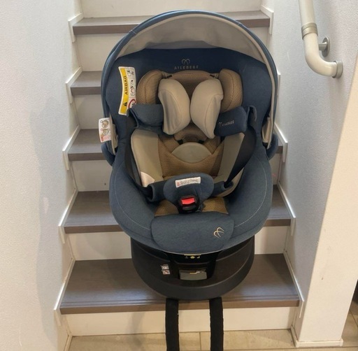 エールべべ　チャイルドシート