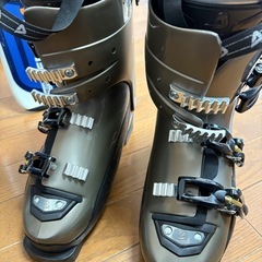 ELAN製スキーセット(板、ブーツ、カバン)の画像