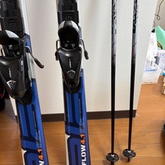 ELAN製スキーセット(板、ブーツ、カバン)の画像
