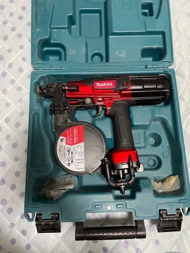 高圧エアビス打ち機 Makita AR411HR
