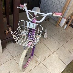 お子様練習に　自転車　補助輪ありの画像