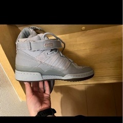 Adidas グレー ハイカットスニーカー ベルクロ付きの画像
