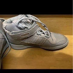 Adidas グレー ハイカットスニーカー ベルクロ付きの画像