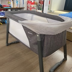 折りたたみベビーベッドの画像