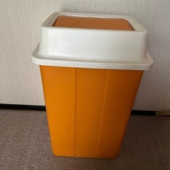 蓋付きゴミ箱　オレンジ　容量約14L