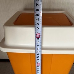 蓋付きゴミ箱　オレンジ　容量約14Lの画像