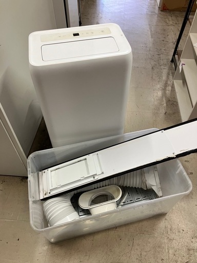 A 2508-034 アイリスオーヤマ IPA-2821GH ポータブルクーラー 年式不明 付属品有り※揃っているか不明 バラ売り不可　説明書なし 動作確認済み キズ汚れ有り