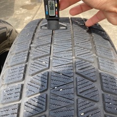 BLIZZAK DM-V3 235/55R19 4本 スタッドレスタイヤ 2021年製 バリ山 溝あり の画像