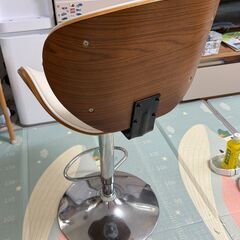 【20% off】DORIS カウンターチェア バーチェア 回転 高さ調整 PUレザー おしゃれ ホワイト ハルトの画像