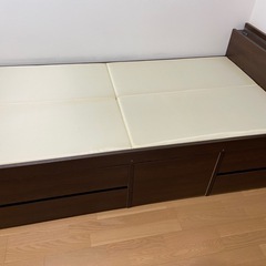 【値下げしました】大容量収納付きベッドの画像