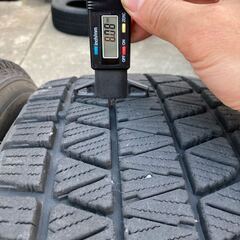  BLIZZAK DM-V3 225/65R17 2本 スタッドレスタイヤ 2023年製 8分山 バリ山 溝あり ブリヂストン ブリザック レガシーアウトバックの画像