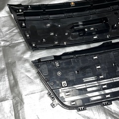 スズキMK53Sスペーシアカスタム前期純正 フロントグリル ラジエーターグリル 上下 72111-79R5 / 71741-79R5 スモークメッキ カメラ穴有りの画像