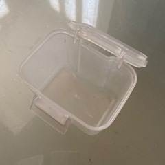 釣り　餌箱　半透明の画像