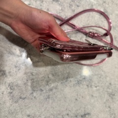 ajew メタリックピンク ショルダーストラップケースの画像