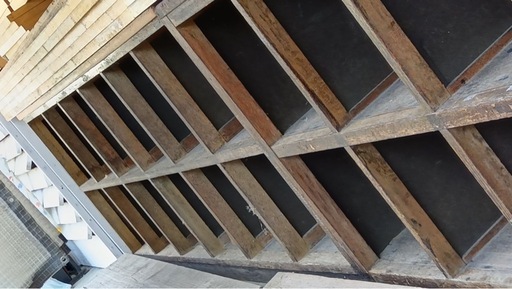 １９８０年まで小学校で使っていた木製下駄箱