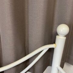 ベッドフレームの画像