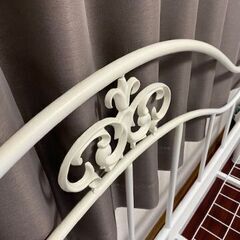 ベッドフレームの画像
