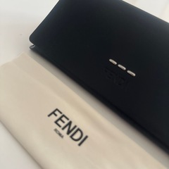 ②【正規品】【未使用】FENDI フェンディ サングラスケース クロス付きの画像