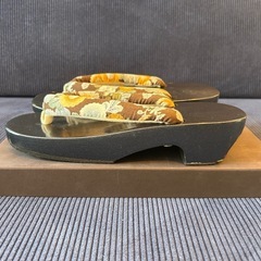 【浴衣・着物・和装履物】花柄の草履・下駄の画像