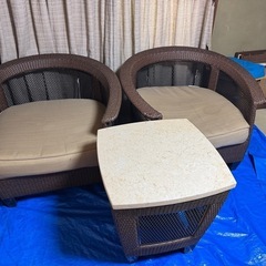 屋外屋内兼用人工ラタン調ガーデンファニチャー大理石テーブルセットの画像