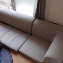 急募‼️無料で引き取ってくれる方　ローソファの画像