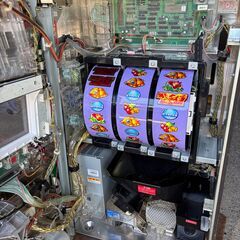 【即使用可・美品】マジカルハロウィン4 実機 スロット本体（コイン不要機・設定キー・ドアキー付）の画像