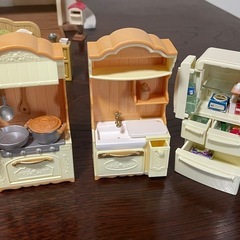 シルバニアファミリー　赤い屋根の大きなお家と人形・家具セットの画像