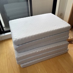 【
お引き取り先決定】折りたたみマットレス シングル 2つの画像