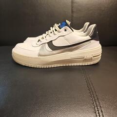 スニーカー(NIKE　エアーフォース1)の画像