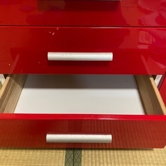 【再値下げ】赤いキャスター付きチェスト／服収納に便利！の画像